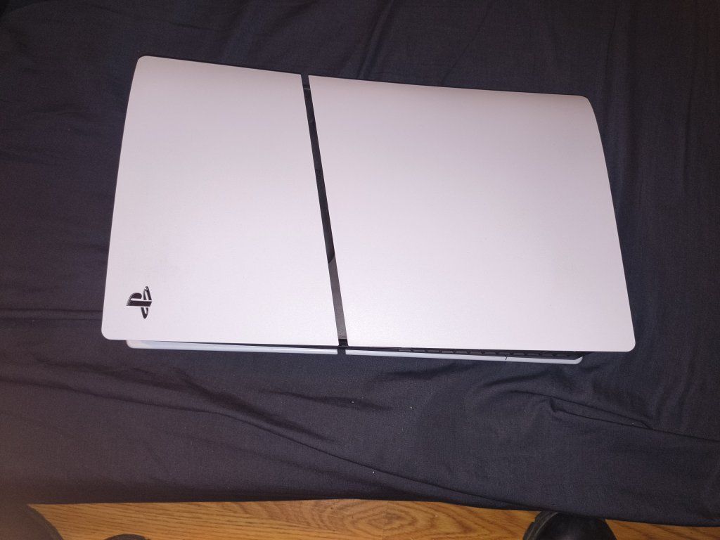 ps5 slim 825 gb near new