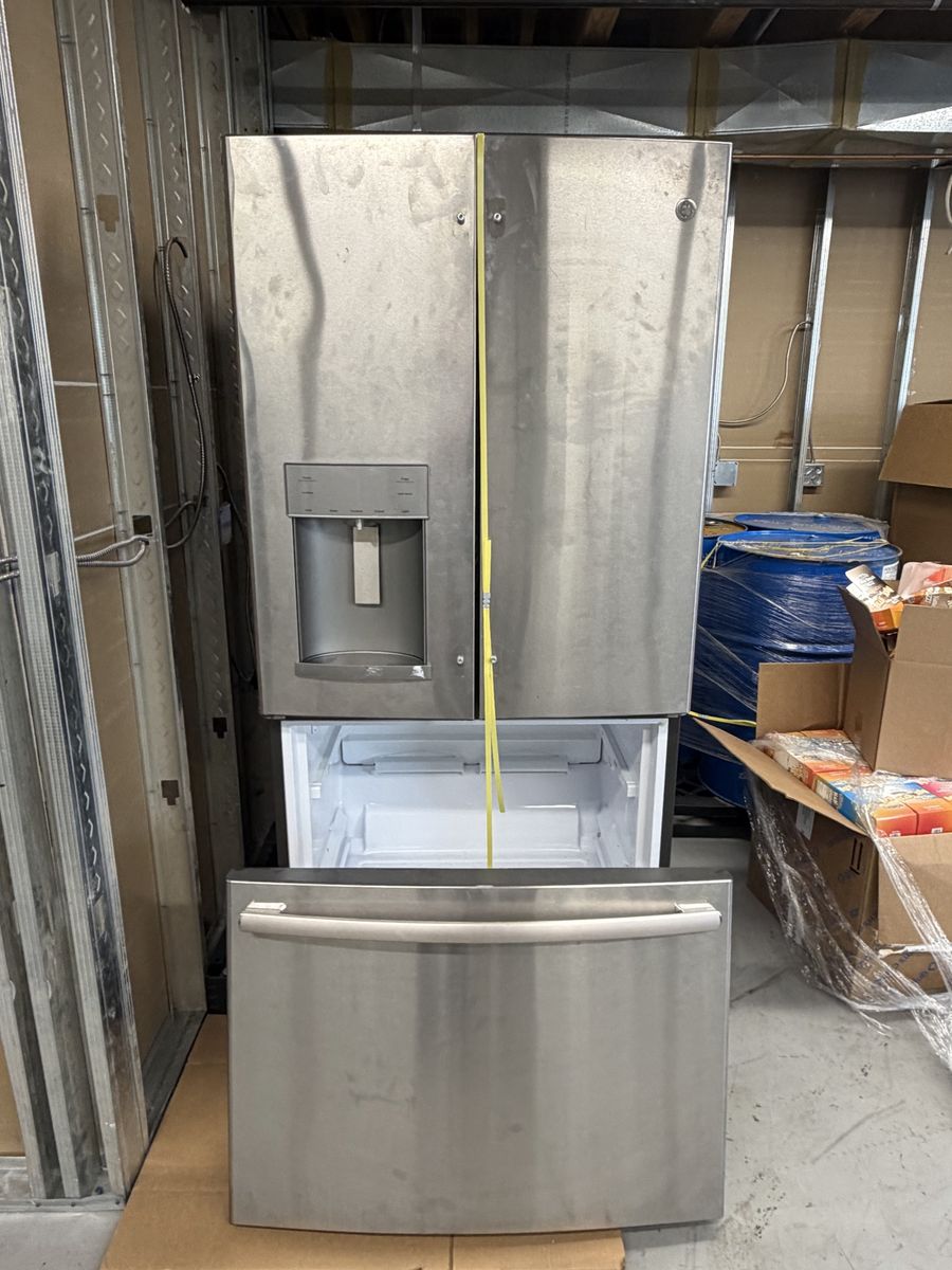 GE Stainless Steel French Door Refrigerator with Bottom Freezer and Water/Ice Dispenser