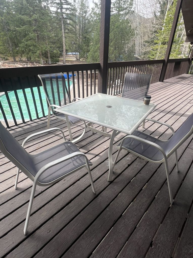 Outdoor Table and 4 Chairs
