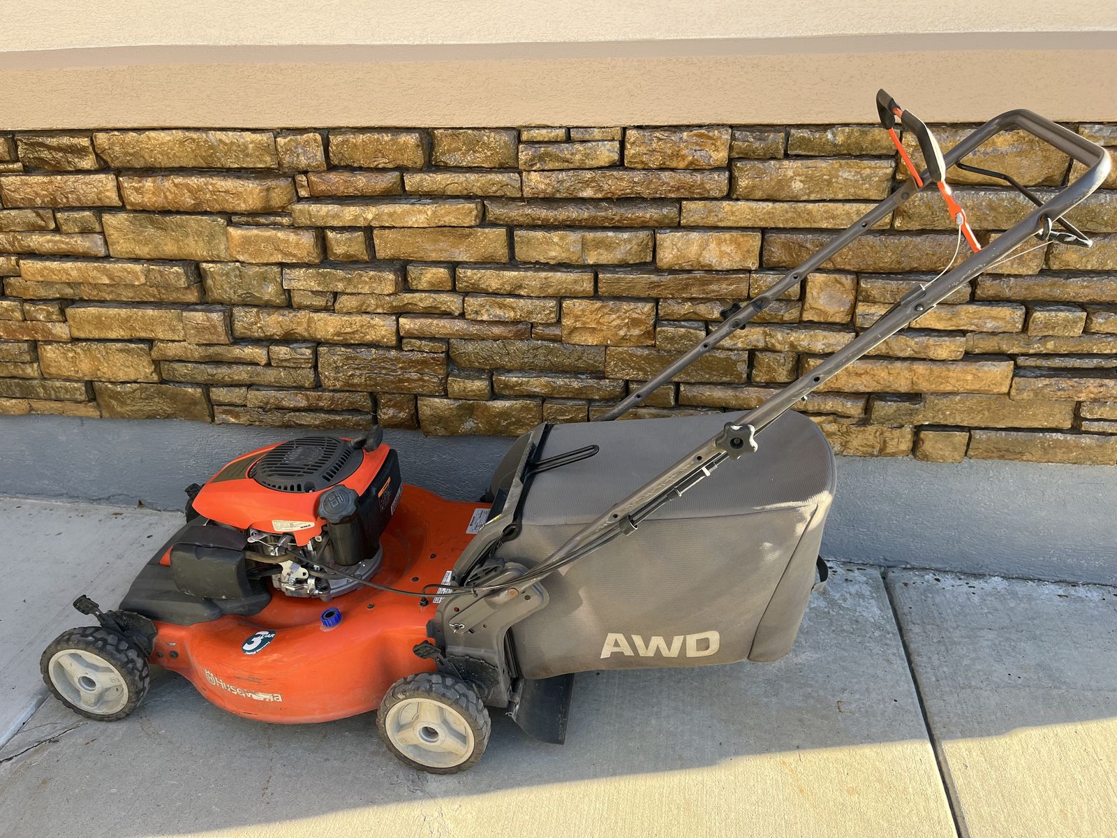 Husqvarna self propelled lawnmower runs great.