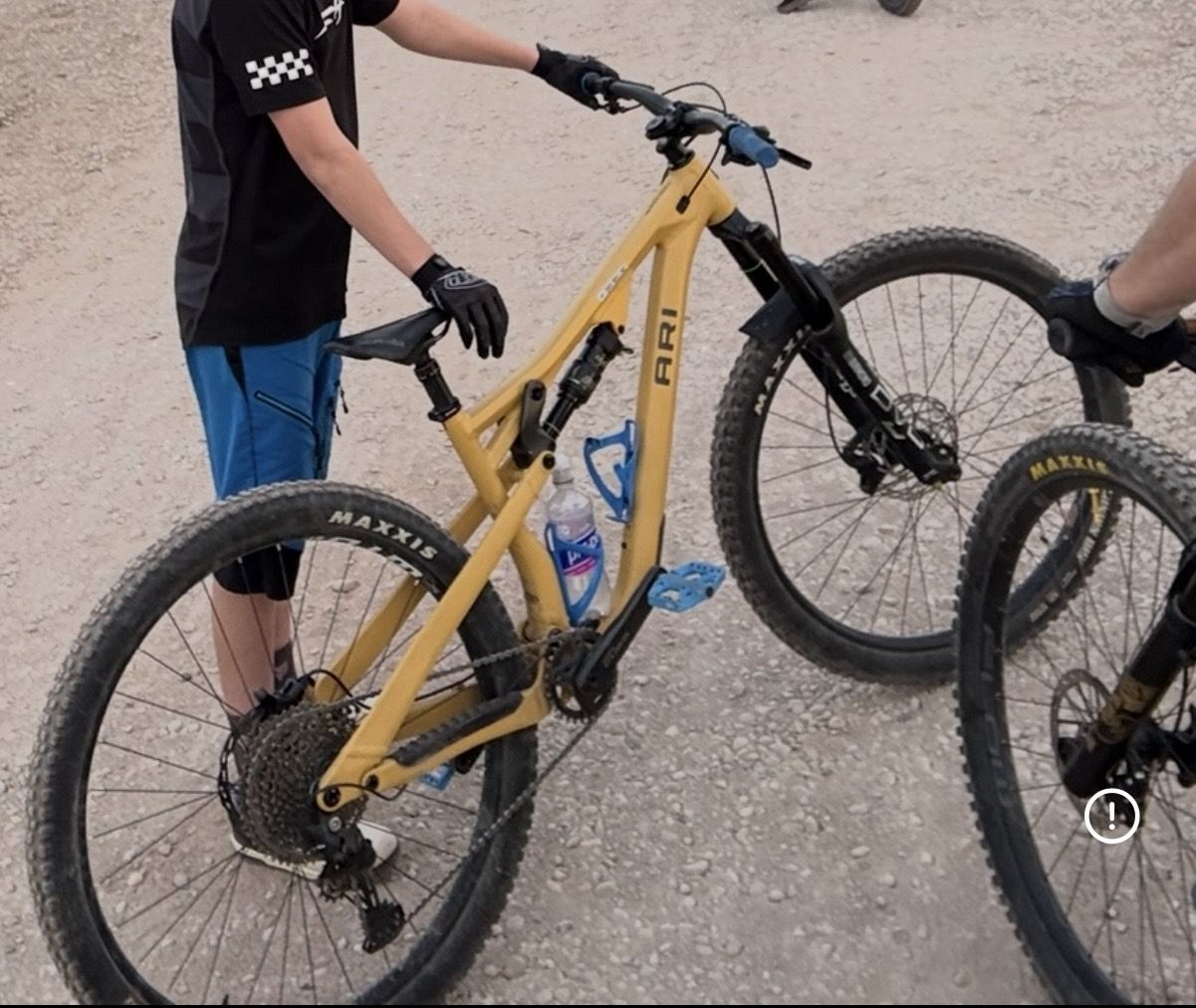 ARI Cascade Peak Full suspension elite build size Medium Aluminum Frame 29" tires Mountain Bike$2100 cash/venmo in Draper