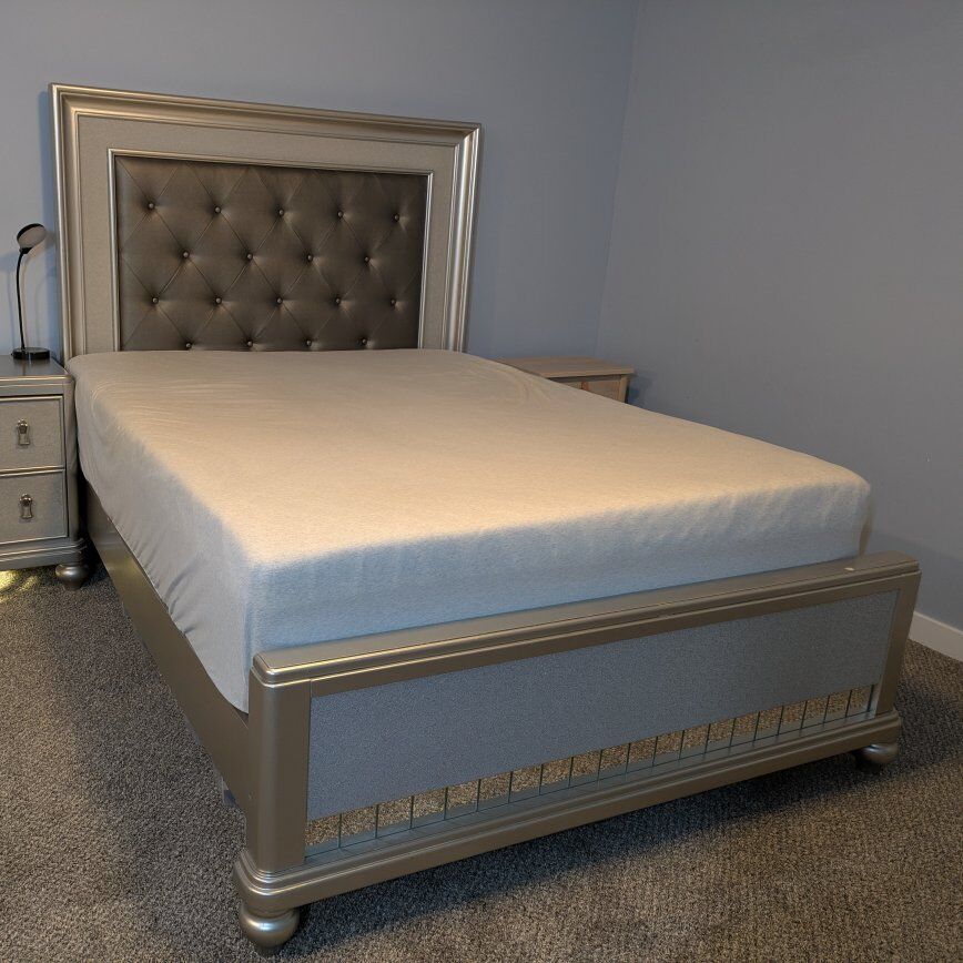 modern glam style queen bed set