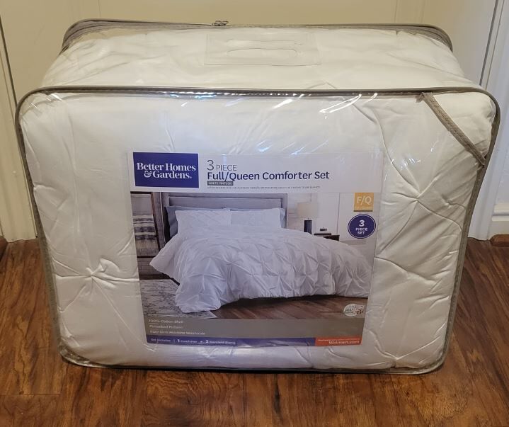 Brand new Full / Queen Comforter Set (3piece)