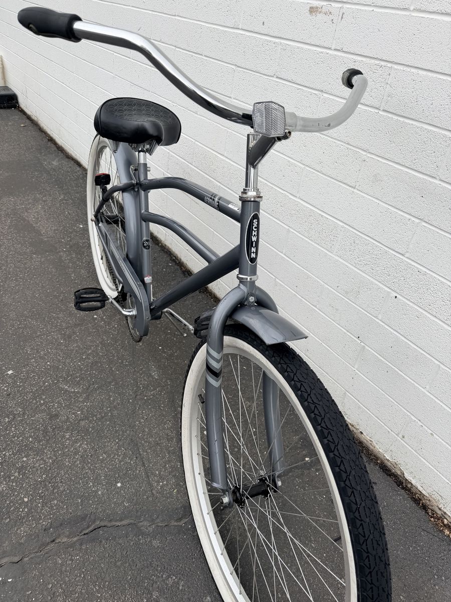 Like new Schwinn Aerovane Cruiser Bike Grey White Wall Tires