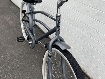 Like new Schwinn Aerovane Cruiser Bike Grey White Wall Tires