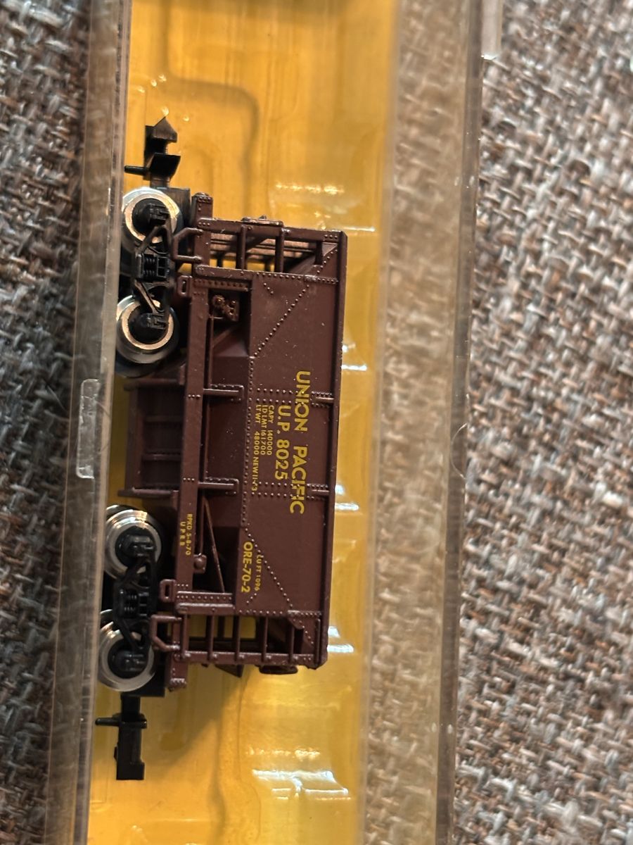 Union Pacific 70 ton ore car n scale