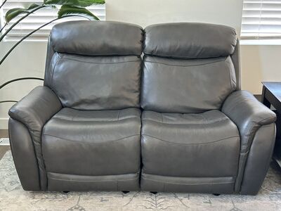 LEATHER POWER RECLINING SOFA / LOVESEAT