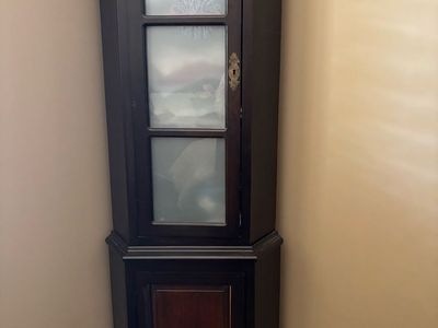 Corner cabinet