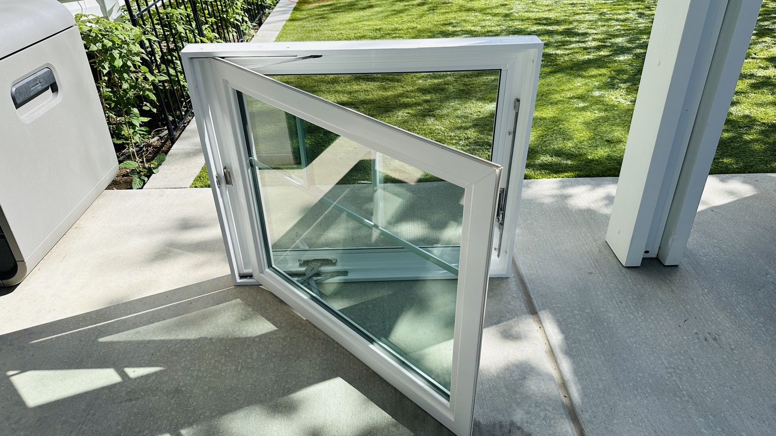 Vinyl Casement Window LH