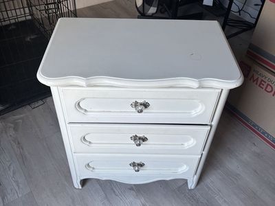 3 Drawer night stand