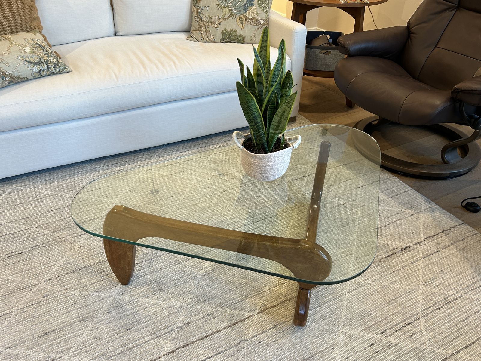 MID-CENTURY MODERN COFFEE TABLE