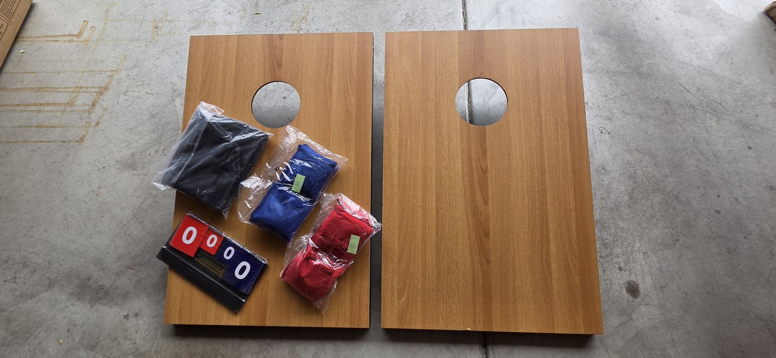 NEW! Cornhole Set  3’ x 2’ w/Carry Case, Bean Bags & Scoreboard Classic Wood Grain