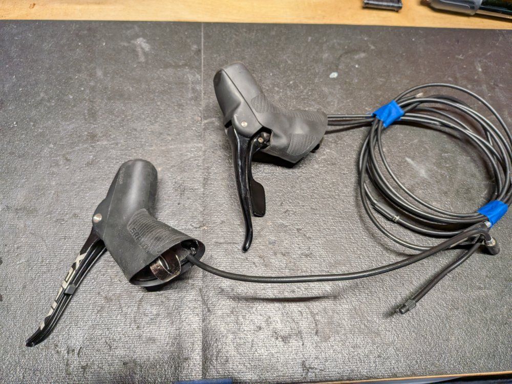 SRAM Apex 11sp HydroR Brifters