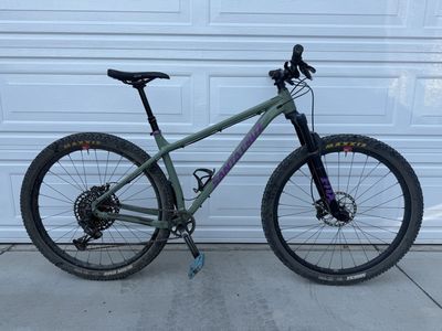 Santa Cruz Chameleon with 29” Reserve Carbon wheelset- Large