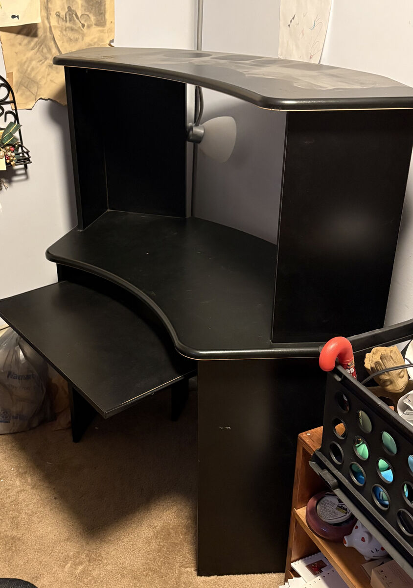 Corner computer desk