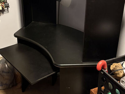 Corner computer desk