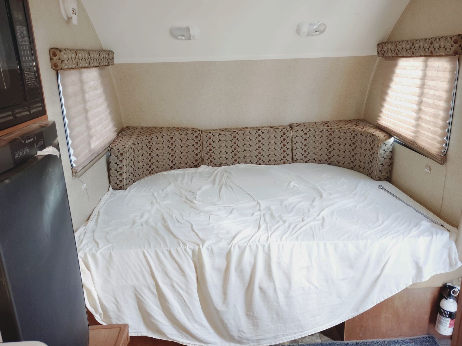 Main image 6