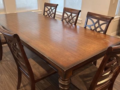 Solid wood dining room table with leaf and 8 chairs