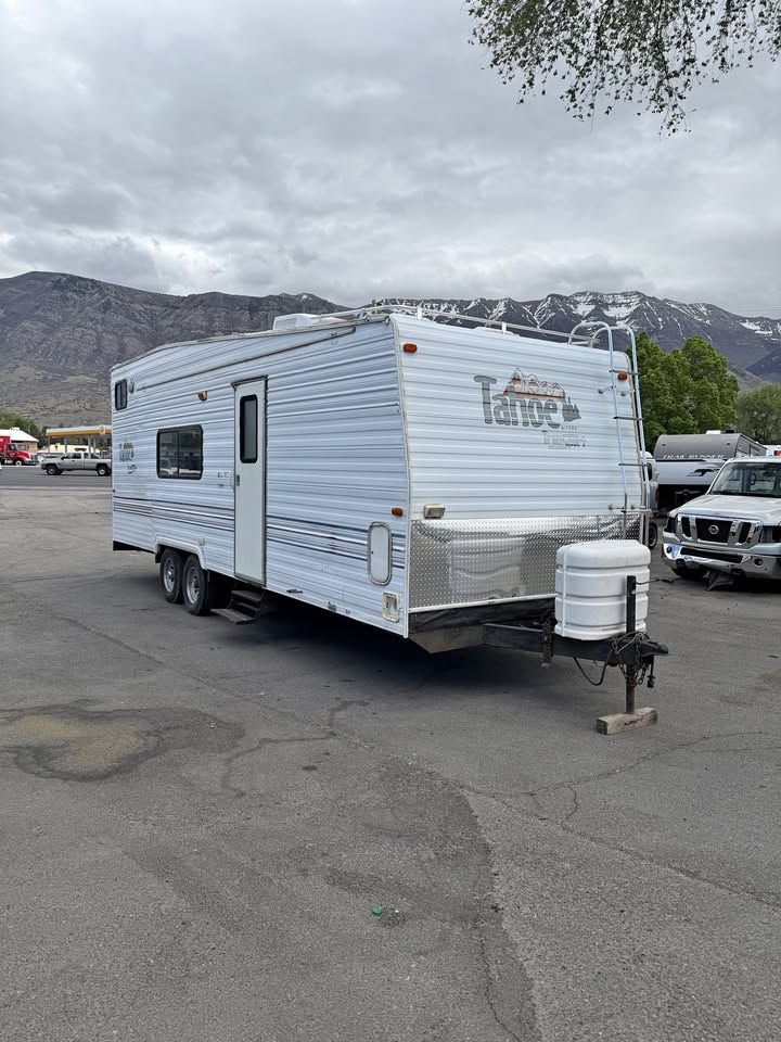 2002 Thor Tahoe 25tb toy hauler