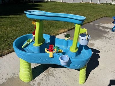 Step2 Rain Showers Splash Pond Water Table