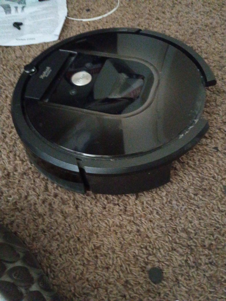iRobot Roomba Robot Vacuum - Used (Needs Repair)