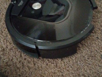 iRobot Roomba Robot Vacuum - Used (Needs Repair)