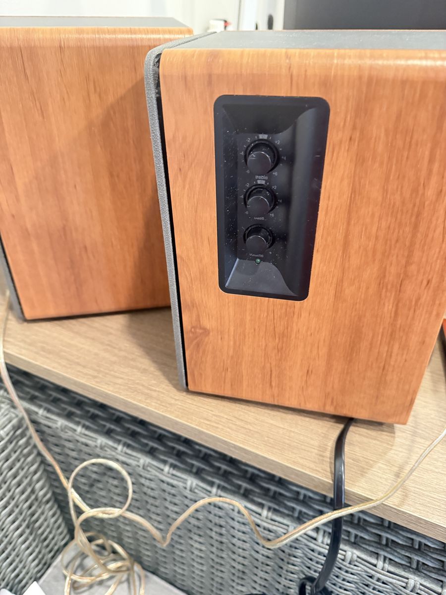 Edifier Bookshelf Speakers Wood Grain Finish with Volume Treble Bass Controls