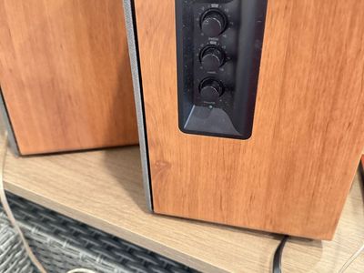 Edifier Bookshelf Speakers Wood Grain Finish with Volume Treble Bass Controls