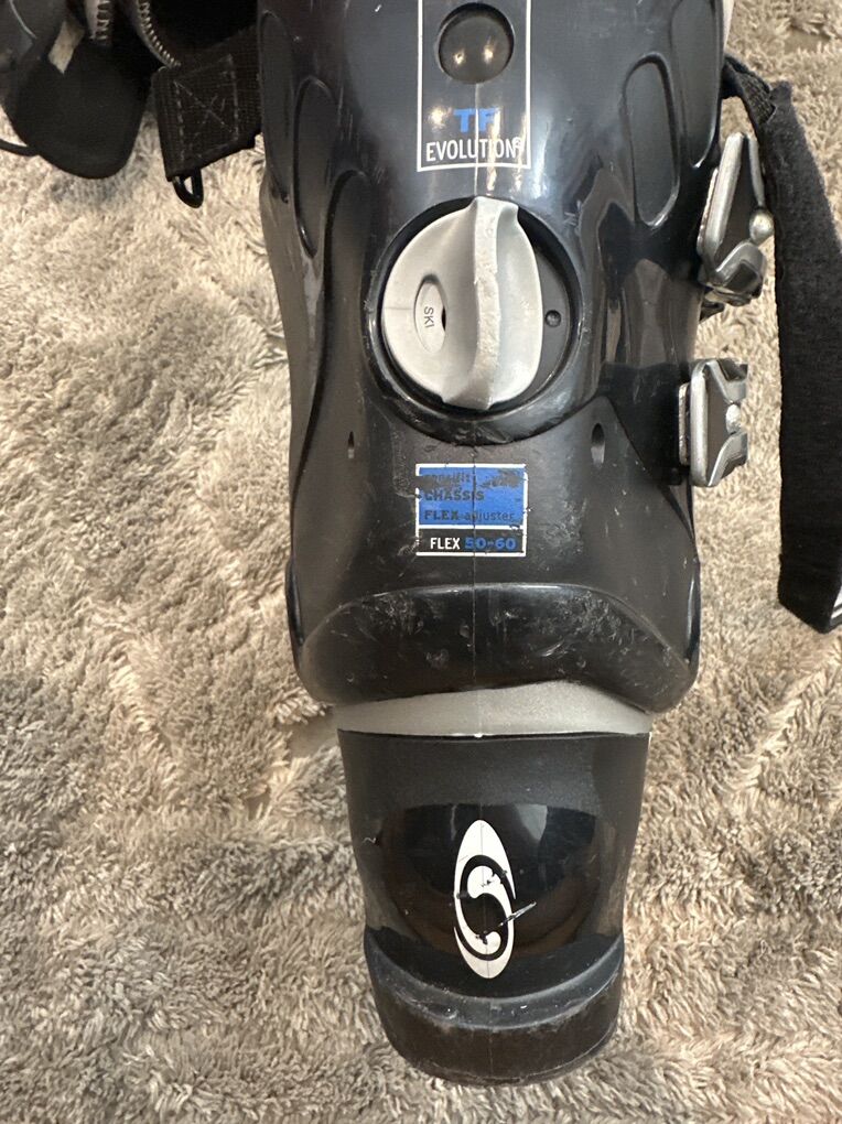 Youth Salomon Ski Boots Size 4.5 To 6.5