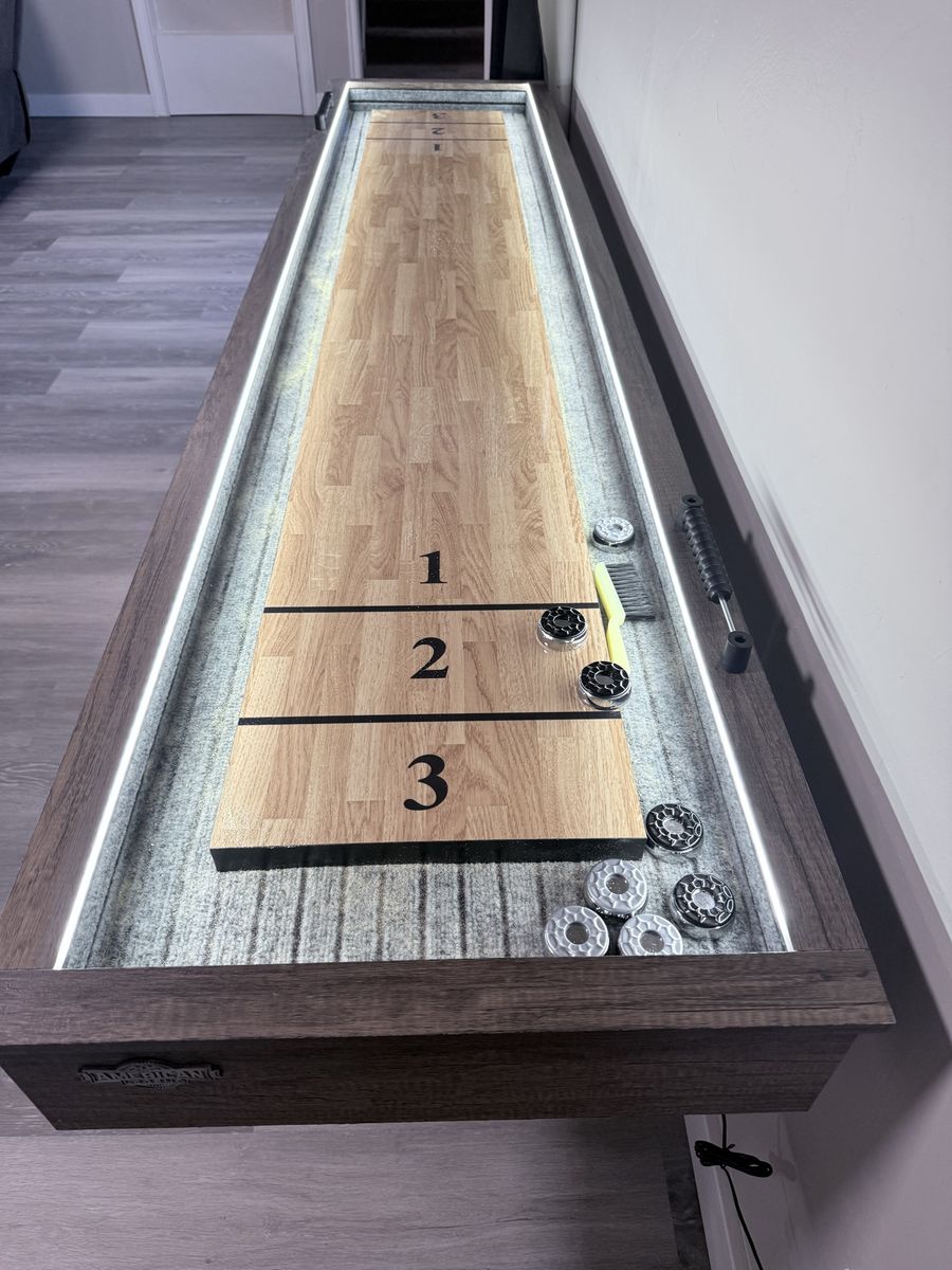 Shuffle board