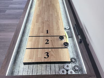 Shuffle board