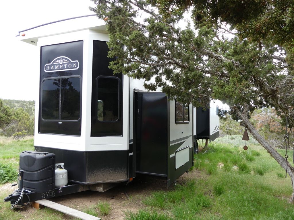 2021 Hampton, 375DBL Park or Destination Trailer