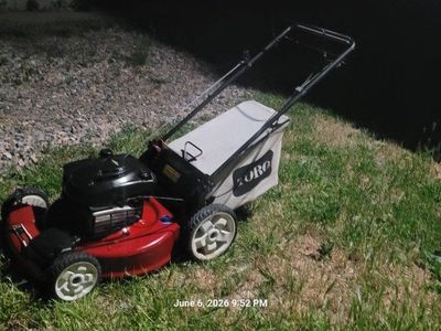 Toro lawn mower self propelled good working conditions.