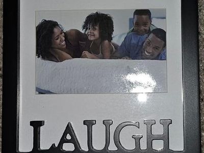 Holds 3 - 4" x 6" photos