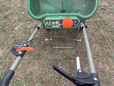 Scotts EdgeGuard Broadcast Lawn Spreader
