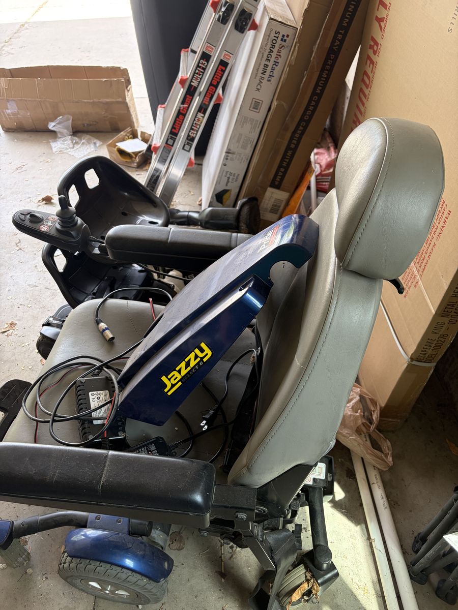 Jazzy Electric Power Wheelchair / Mobility Chair – Needs Battery