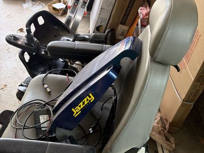 Jazzy Electric Power Wheelchair / Mobility Chair – Needs Battery