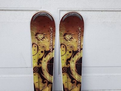 Women's Nordica 154 cm Downhill Snow Skis Bindings