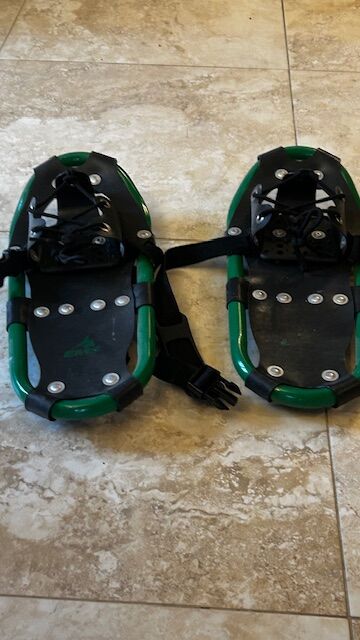 Youth Kids pair set winter FUN snowshoes snow shoes green EMS - great gift!