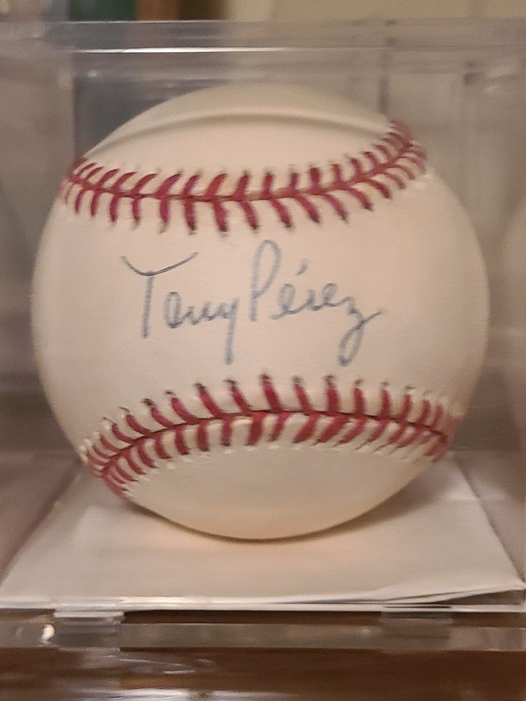Tony Pérez Autographed Baseball in Display Case