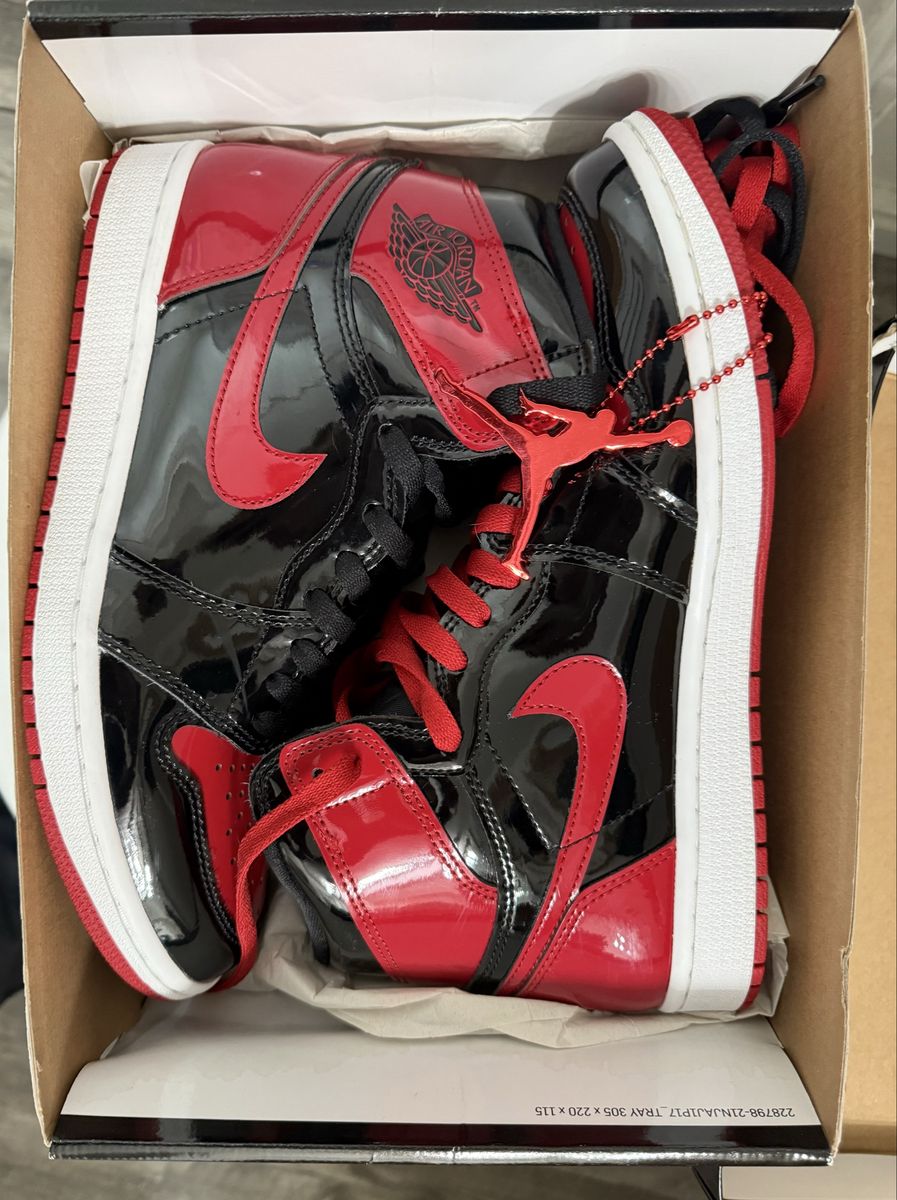 Air Jordan 1 Retro High OG Sneakers Black/Red Size 9