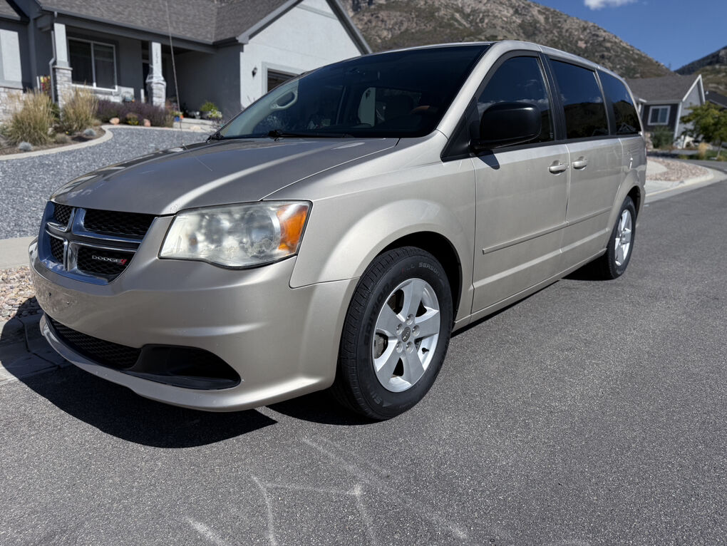 8 Passenger Dodge Caravannull