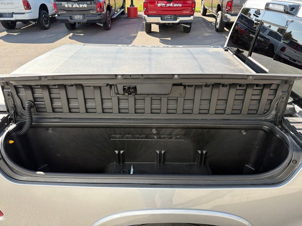 Main image 12