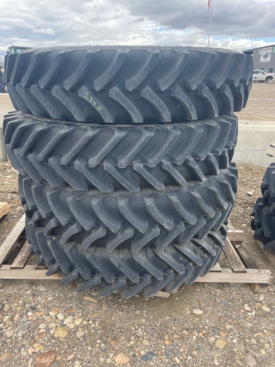 2021 John Deere 380/46 set of 4