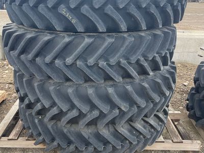 2021 John Deere 380/46 set of 4