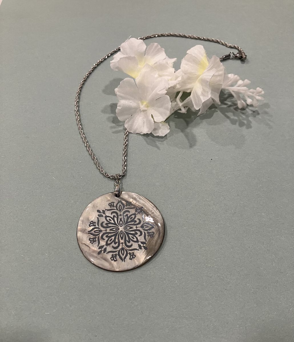 Silver Pendant Shell Necklace