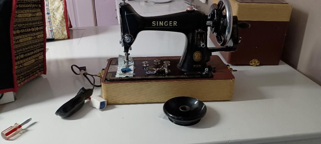 Singer 99k late model Hand Crank