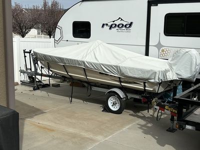 Lowe fishing boat 16 ft