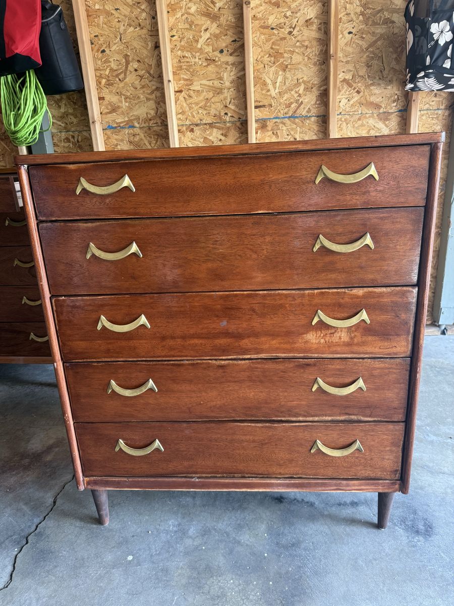 Dressers MCM