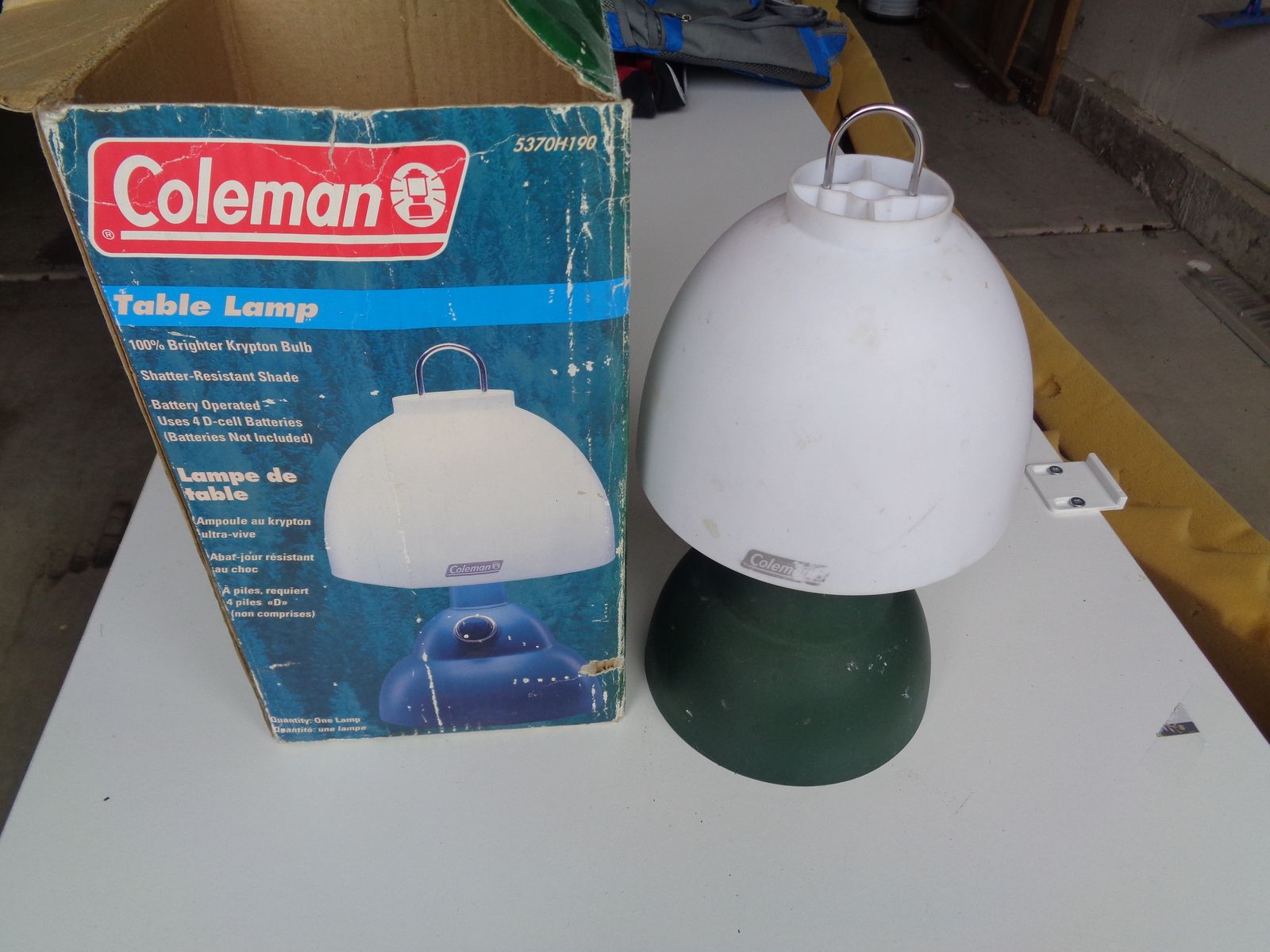Coleman battery operated camp lantern